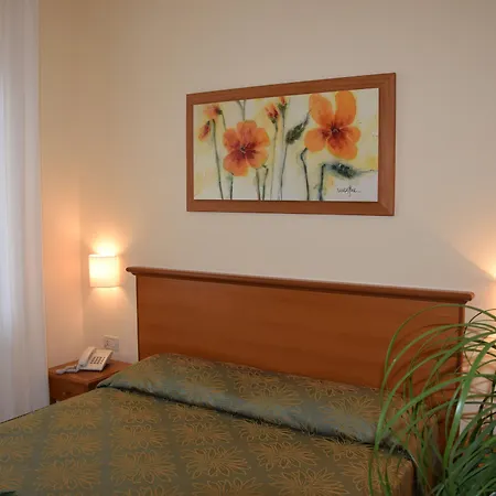 Tirreno ホテル 4*