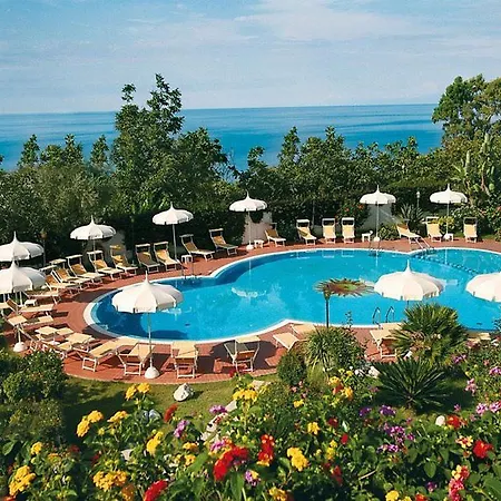 ホテル Tirreno 4*