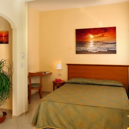 ホテル Tirreno 4*