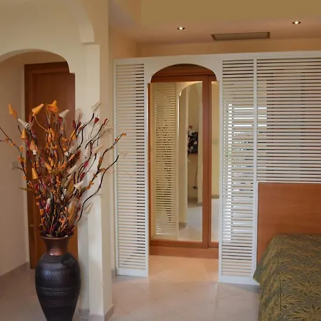 Tirreno ホテル 4*
